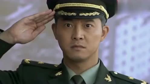 十一级台阶:儿子牺牲,她被请到部队,军长带领全体官兵向她敬礼