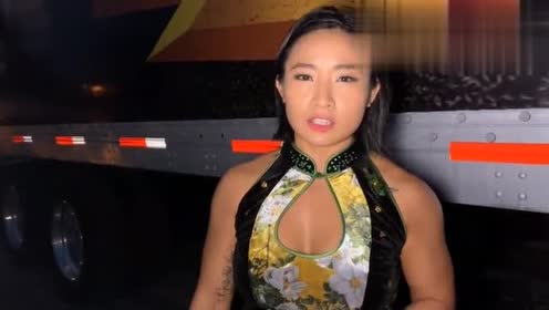 wwe:李霞nxt现场秀大秀功夫扇,"将珍惜每次登台机会"