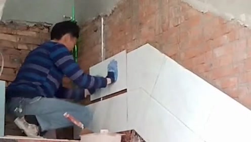 楼梯墙砖简单对缝贴法,800一天的老师傅,干活就是让人放心!