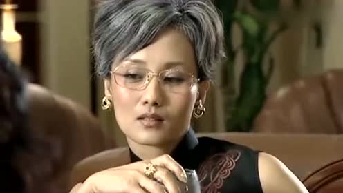 富婆看上了小伙,为了让他当自己的弟弟,使出了这样的手段