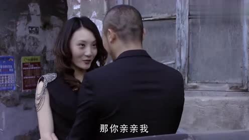 当大老婆和小老婆都跳了下去,世玉救了老婆却没能接住老妈