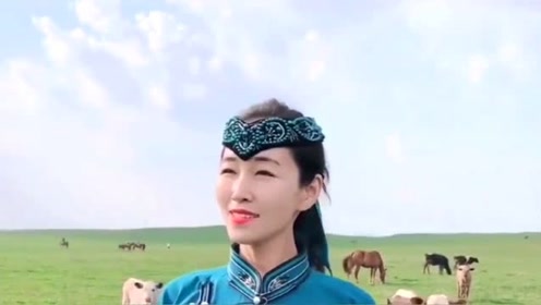 草原女歌手,翻唱一首《一曲相送》歌声甜美,越听越喜欢!
