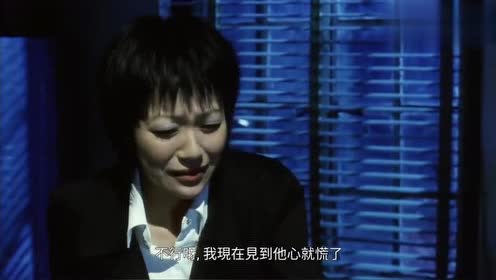 鬼眼刑警:玩牌时女鬼来袭,他却淡定自若,直接把牌扔到女鬼脸上