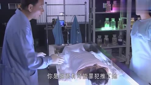 案发现场:女死者死不瞑目,怎料法医看出不正常,当场推断出死因