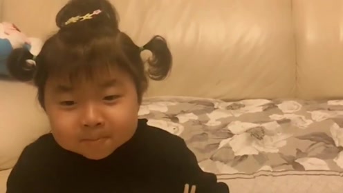 东北童星李欣蕊日常整蛊老爸,网友:这可真是一口啊!