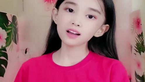 宋小睿家中一首《孤芳自赏》,嗓音特别甜美,还一边比划哑语动作!