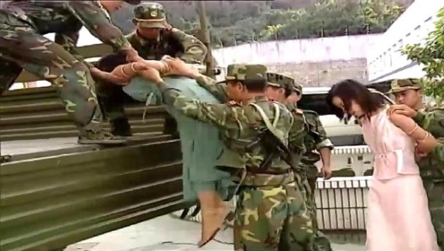 女嫌犯犯罪不可饶恕,法官宣布判处枪决,吓得她腿都软了!