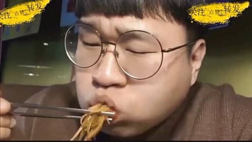 大胃王胖子威:顶级烤鸡肉 卷菜的吃相永远忘不了,太香了!