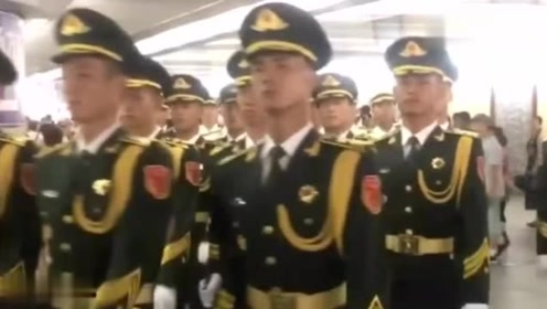 三军仪仗队出行,帅气的兵哥哥真有气质