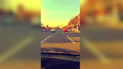 行走在呼和浩特大街上，春风佛面吹过青城