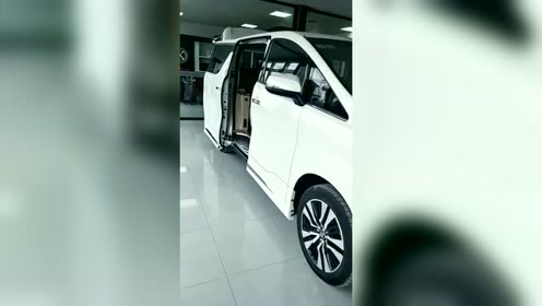 一台面包车就坐2个人，会不会太少了