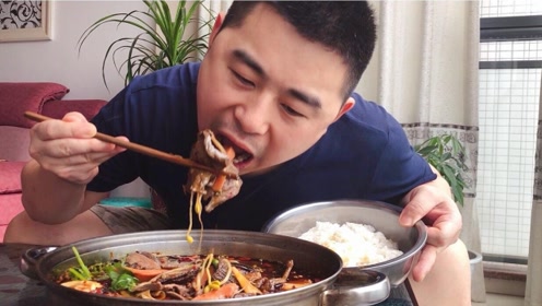超小厨花40元做"毛血旺"鳝鱼毛肚加配菜,夫妻两人吃一锅,爽