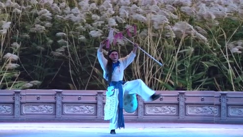 祁东曲协主席邹华春的渔鼓表演,刻画人物入木三分,不