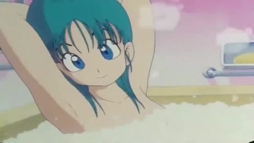悟空突然冲进浴室要给布玛洗澡,把正在泡澡的布玛给吓坏了