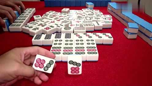 麻将:疯狂杠牌吓慌众人,小伙杠上开花清一色十八罗汉,一鸣惊人