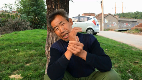 农村57岁单身汉,20年没干过活,1个月只有200块钱生活费