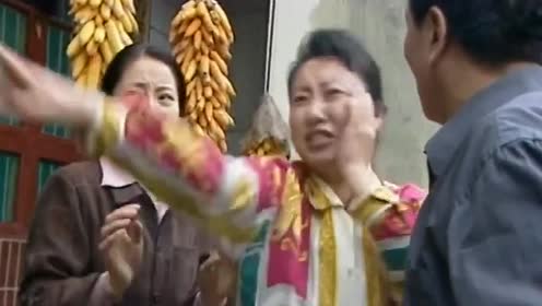 泼妇上门张牙舞爪就打人,男人来劝架,怎料白白挨了一巴掌!