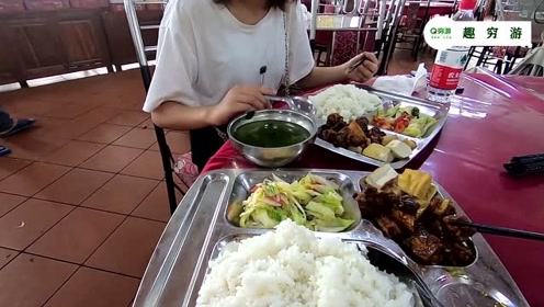 越南汽车服务站吃快餐,两个人要十万越南盾不到30元人民币贵吗?