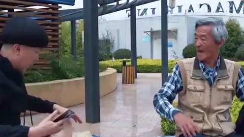 陈翔六点半:蘑菇头下棋玩赖的,妹大爷被气的不轻,差点高血压都犯了