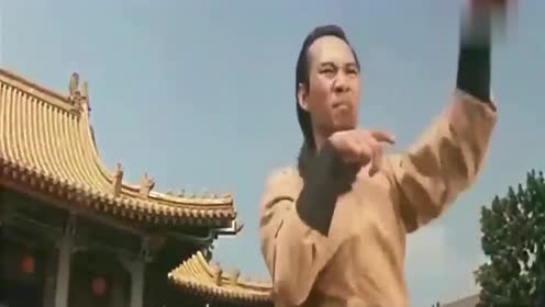 真正的功夫电影《神腿铁扇功》一代腿王黄正利展示铁扇功,太厉害