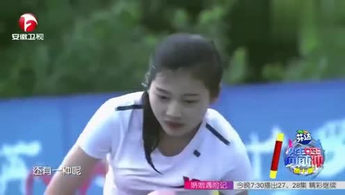 男生女生向前冲,娇小美女穿超短裙闯关,落水的那一刻真尴尬啊!