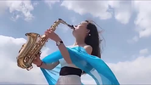 美女一曲"萨克斯"吹的超级好听,越听越喜欢