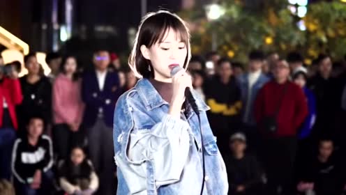 网红女歌手小阿七的最新单曲《简要说明》太好听了,百听不厌