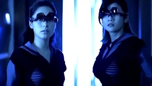 双子神偷：蔡卓妍与钟欣潼身上居然藏这么多东西？