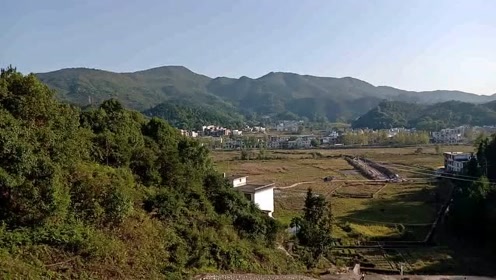 风水宝地 卧龙浮水 青龙白虎双龙护送的风水宝地你见过吗