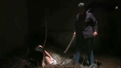 姑娘被拐卖到偏远的山村，被农村老太拿棍子打，隔着屏幕都觉得疼