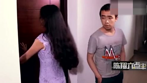 陈翔六点半:大白亲腿腿没事,蘑菇头也想亲一口,被腿腿打!