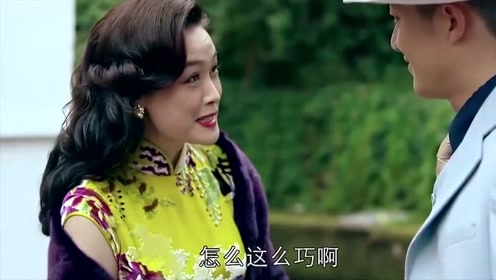 明星遭遇小偷抢包，帅小伙出手相助，一个飞踹教小偷做人！