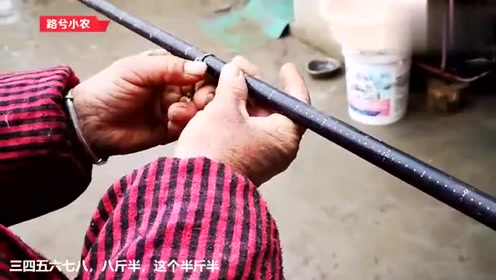 春节结束，爸妈开始为我们的汽车后备箱准备东西了，先宰2只鸭子