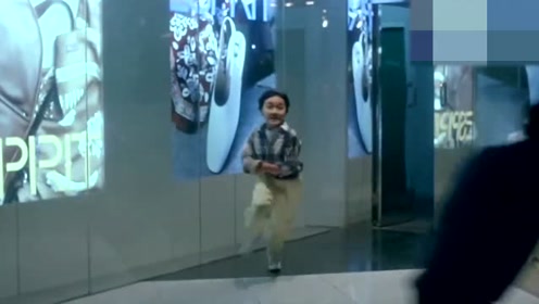 美女在商场遭遇袭击，还是一群藏在暗处的杀手！还好她保镖够厉害