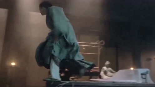 将与良偷偷潜进山寨，窝在44师堆里发现了一本儿书