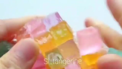 见过盘魔方的吗？竟然把这个魔方盘成这个样子，服了