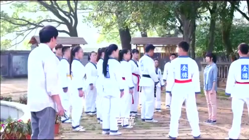旋风少女:这段简直惹人泪目,师父强硬把百草赶出道馆!