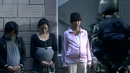 边防警察抓捕特殊女毒贩,还不能判刑,警察也很无奈!