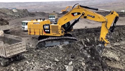 工地拍摄:cat 6015b挖掘机装载卡车土,效率真高