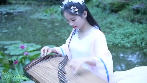 小仙女姐姐深情弹奏《想着你亲爱的》,如此好听,令人眷恋!