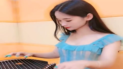 小姐姐用古筝演奏《父亲》,愿所有的父亲,都能健康长寿!
