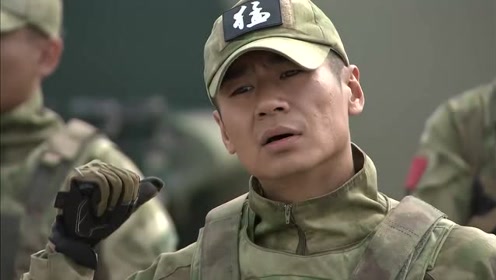 火凤凰完成任务,雷神夸赞是最好的特战队员,身后的男兵吃醋了!