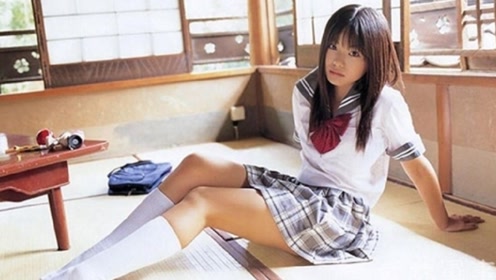 日本女学生为啥那么喜欢穿裙子,越短越好?原因你可能不信!