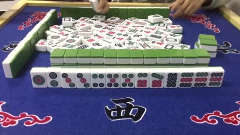 麻将:小伙手气好像不错的样子,刚开杠,筒一色杠上自摸二筒