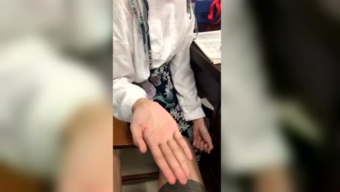 女朋友连续一星期夜不归宿,罚打手板,为什么打完了是我腿疼?