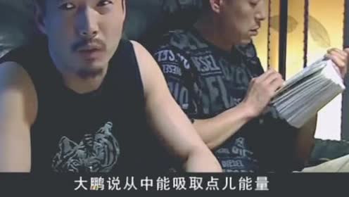 征服:刘华强举着枪管就怼金宝,电影看了一百遍不烦呐!