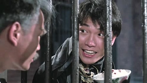 僵尸先生:秋生来牢房救九叔,没想到任老爷已经尸变