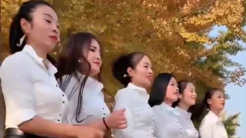 流浪歌手陈思念,一首《歌在飞》,放飞自我真好听