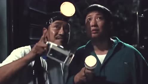 五福星撞鬼:洪金宝虽然心里害怕,为了不丢人,只能硬着头皮去了