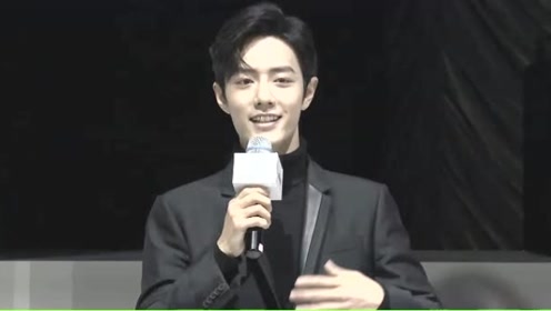 肖战一袭黑色西装搭黑色高领毛衣亮相博朗品牌活动!战哥也太帅了